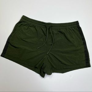 Athleta Womens Expedition Nylon Shorts Sz 8 Green Elastic Drawstring Back Pocket